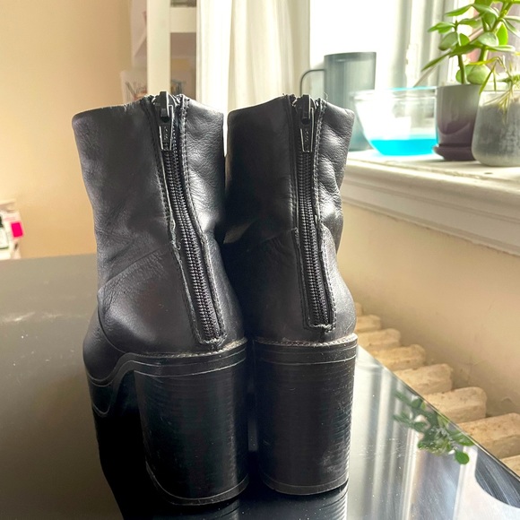 Selling intervalle leather boots size us8. - Picture 3 of 3